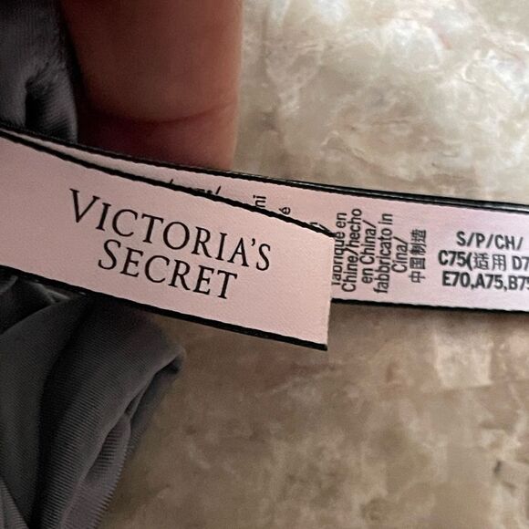 𝅺victoria's Secret Padded Demi Pull On Bra grey size small - Picture 3 of 7